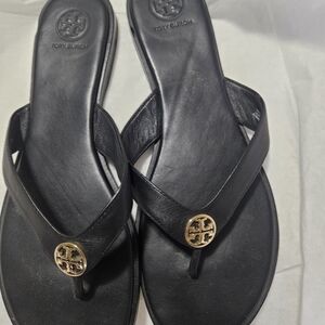 Tory Burch Black Leather Benton Thong Sandals with Gold Logo - Preloved